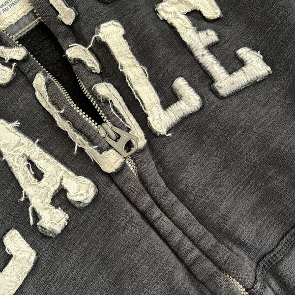 American Eagle Sweatshirt - Picture 9 of 9